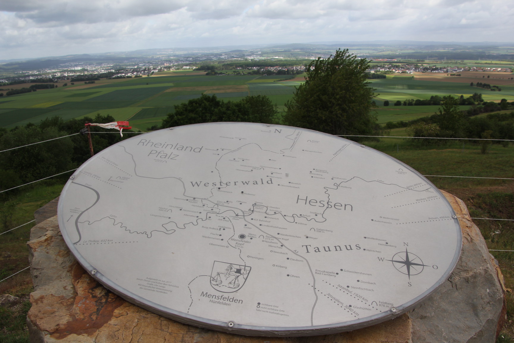 Schöne Aussicht auf dem Mensfelder Kopf limburgweilburgentdecken.de