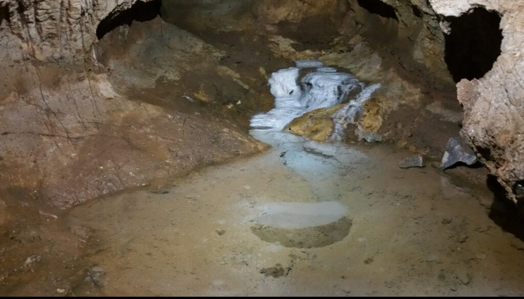 Kubacher Kristallhölle ist einzigartig in Deutschland- Kühle Orte im Landkreis Limburg-Weilburg