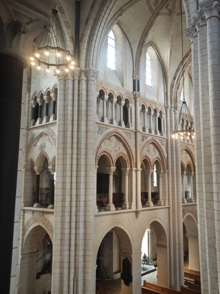 Arkaden im Limburger Dom