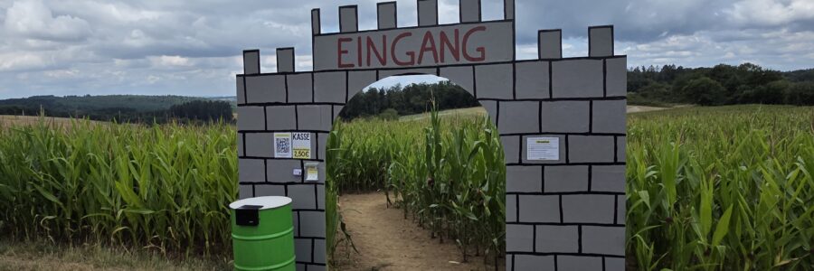 Eingang zum Maislabyrinth Aulenhausen