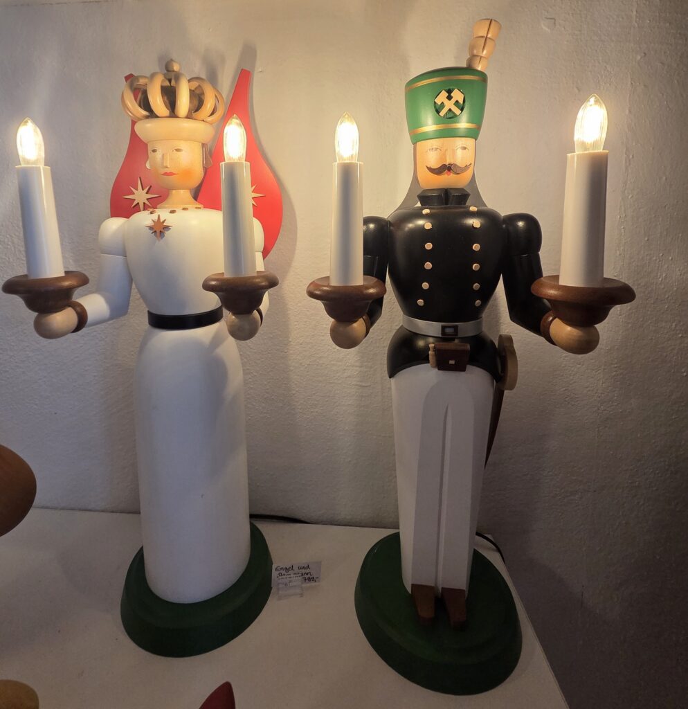 Engel und Bergmann aus dem Erzgebirge