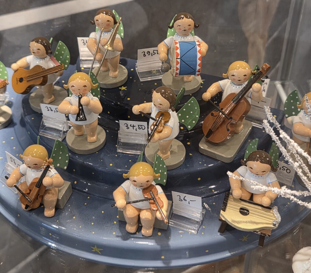 Orchester aus Engeln aus dem Erzgebirge