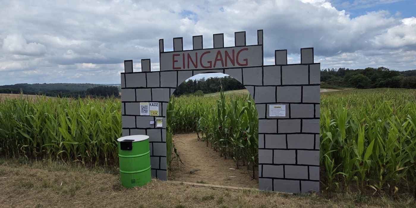 Eingang zum Maislabyrinth Aulenhausen