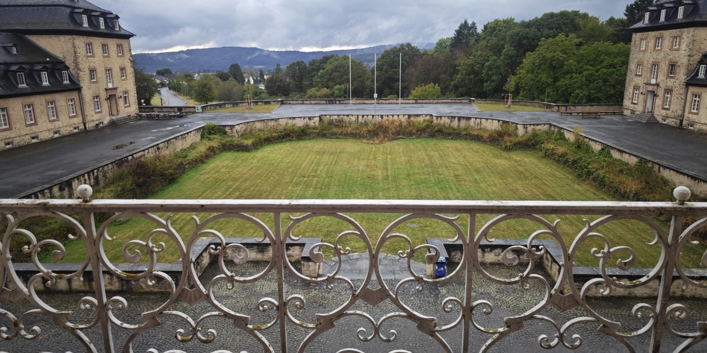 Auf dem Bild gibt es einen Blick vom Balkon im Windhof Weilburg