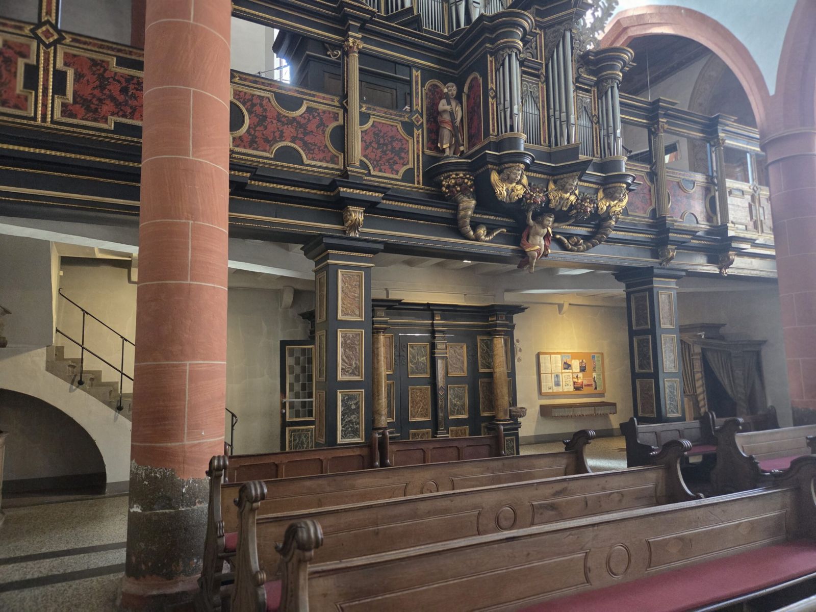 Innenraum der Stadtkirche Limburg